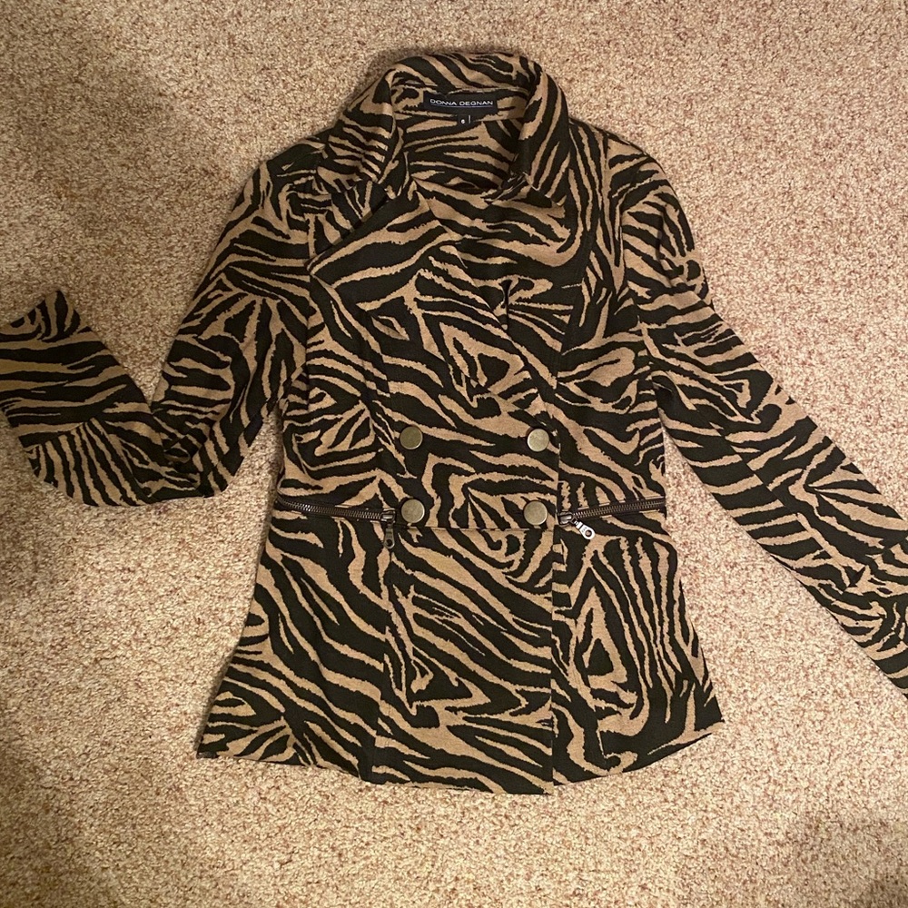 Blazer - Picture 3 of 3